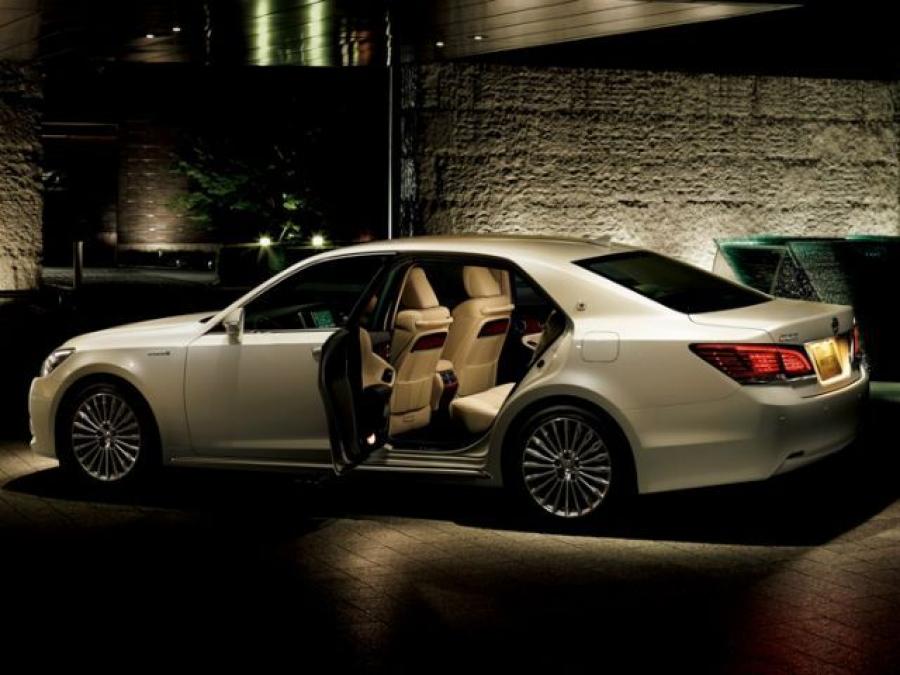  Toyota Crown Majesta 2013 года  (фото 8 из 9)